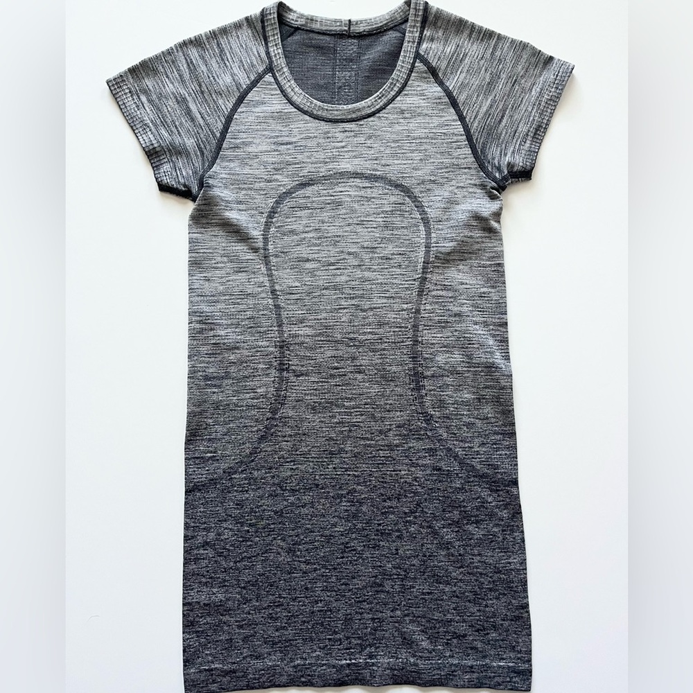lululemon athletica Swiftly Tech Short Sleeve Ombré -Size 2